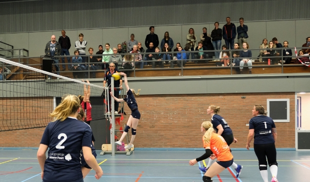 Tess van Asselt valt aan