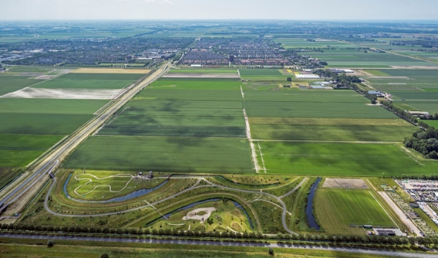 <p>Op de achtergrond ligt Nieuw-Vennep. </p>