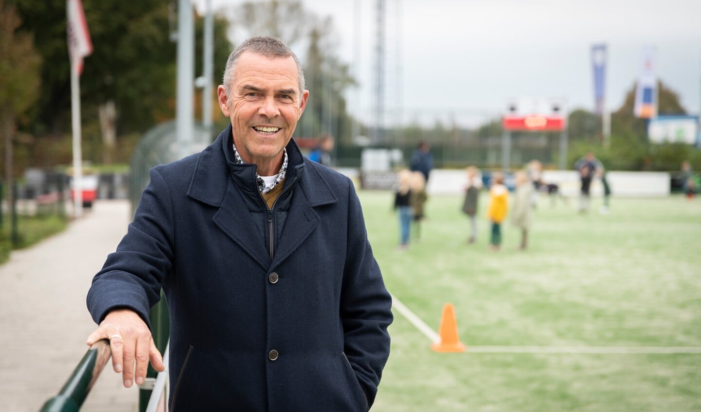 Henk van Woudenberg op het sportveld van ODIK. Hij zal er geen wedstrijd meer spelen.