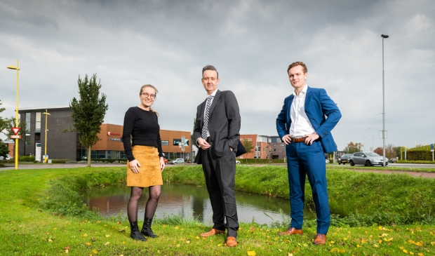 <p>Fiscaal juristen Henriëtte Bos en Erik Hermsen en klantcoördinator Kay Jansen van JonkerFieret.</p>