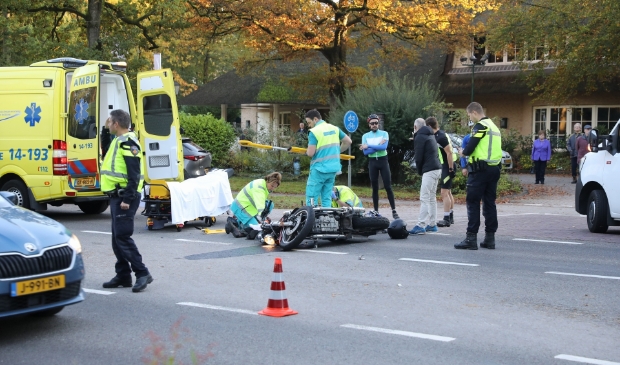 <p>De motorrijder werd per ambulance naar het ziekenhuis vervoerd.</p>