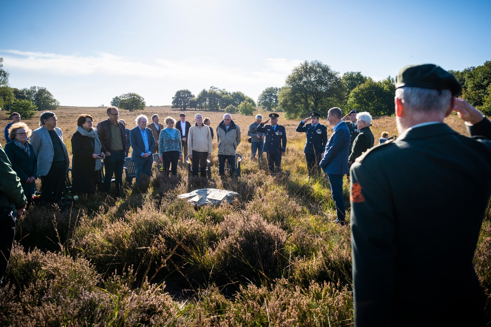 Op het militair oefenterrein op de Ermelose heide is een monument onthuld ter nagedachtenis aan de jonge vliegenier Peter Scholten en officier Wobbe van der Molen.