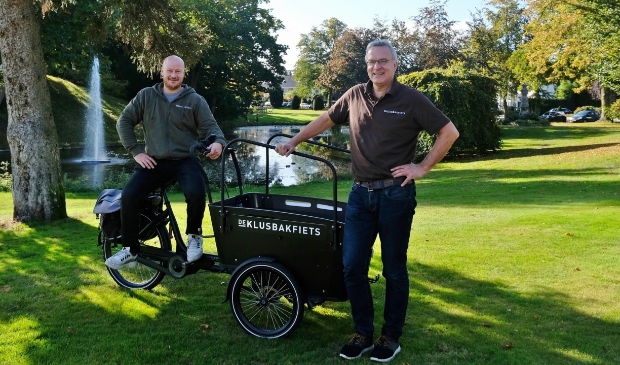 <p>Thijs Koster en Alphons Bosch: ,, De Klusbakfiets staat voor duurzaamheid en bereikbaarheid."</p>