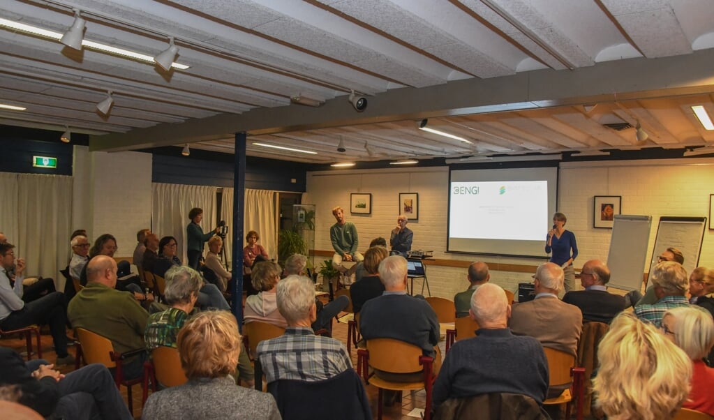 De aanwezige bewoners hoopten concreet te horen wat een zonneweide precies voor hen gaat betekenen.