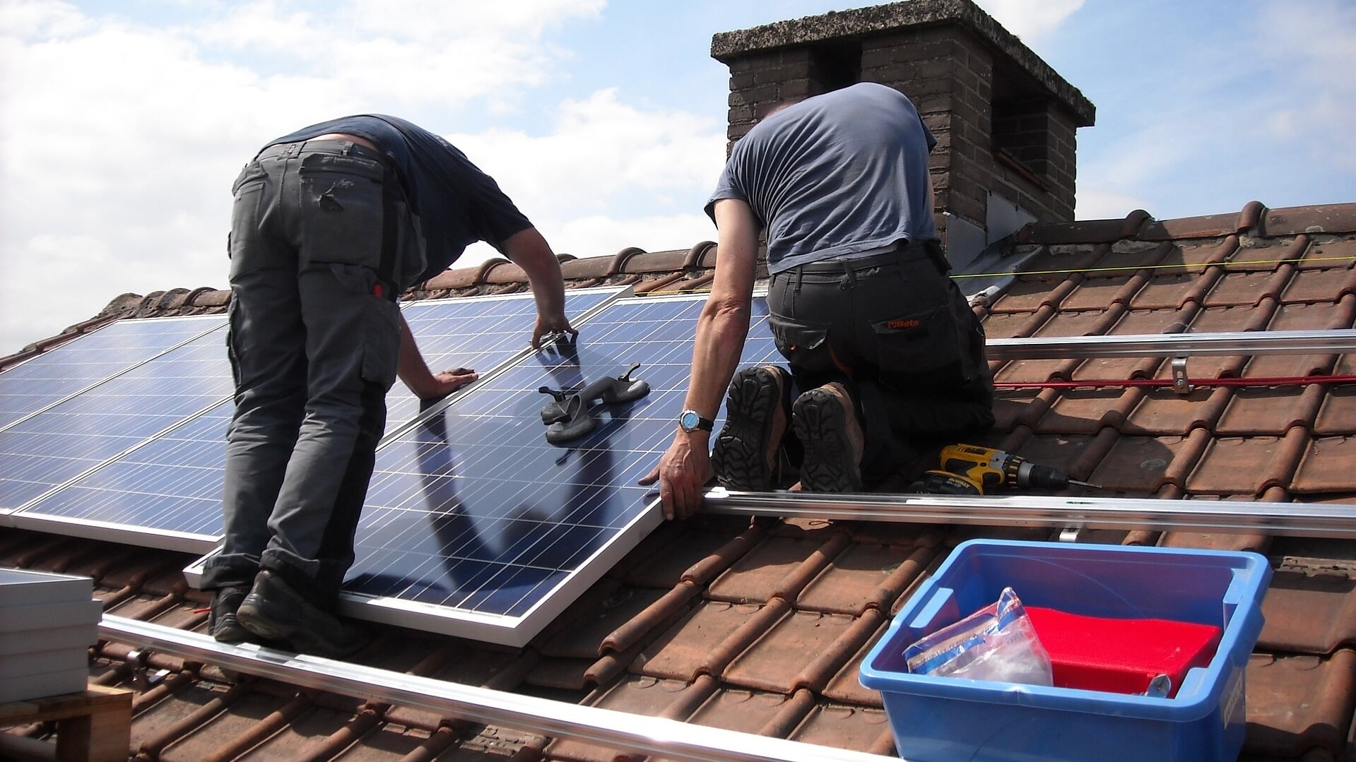 De meeste mensen kiezen voor het isoleren van hun woning of het installeren van zonnepanelen of energiezuinig glas.