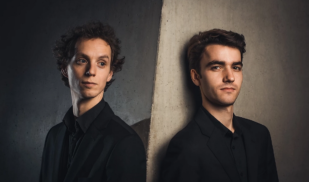 Tobias Borsboom (piano) en Pieter van Loenen (viool) uitvoerenden van het Kamermuziekconcert in Harderwijk op 17 oktober