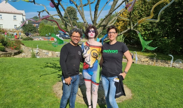 <p>In het midden model Ingrid Vente met rechts Martine Kleerekooper en links Marco Lopulalan </p>