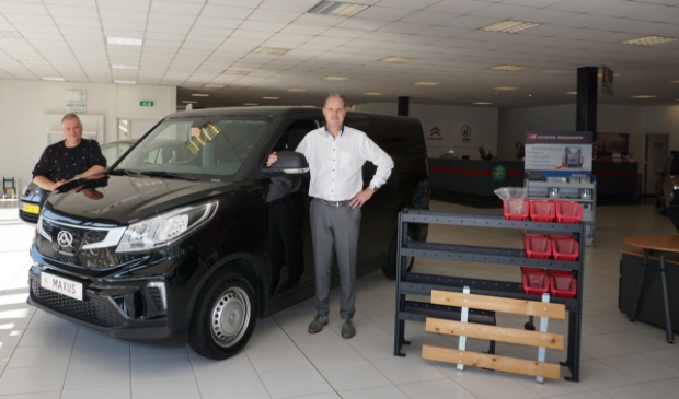 <p>Robert Velker en Enrico Kroon adviseren graag in uw mobiliteitsvraag bij Autohuis De Poort aan de Europaweg 2</p>