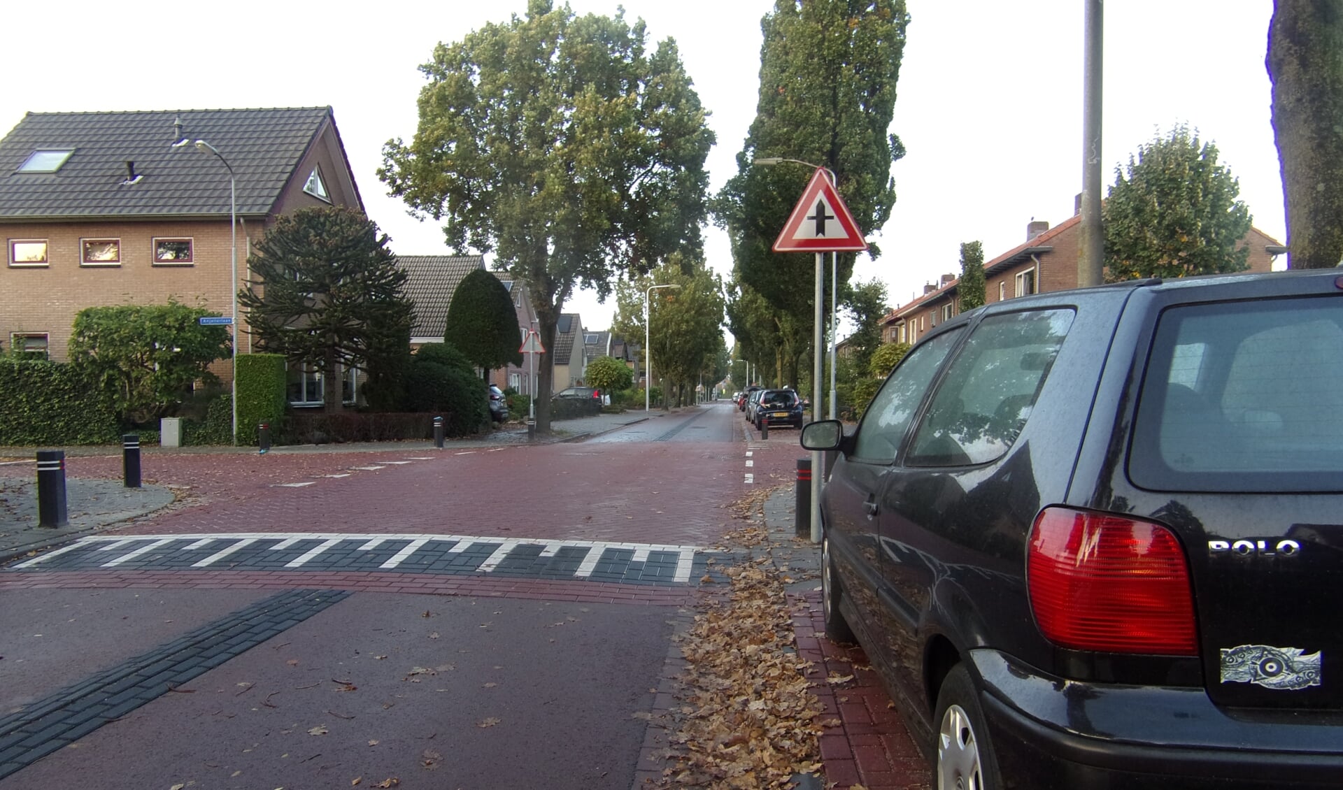 Hakselseweg (schoolroute) is fietsstraat geworden; auto’s zijn te gast.
