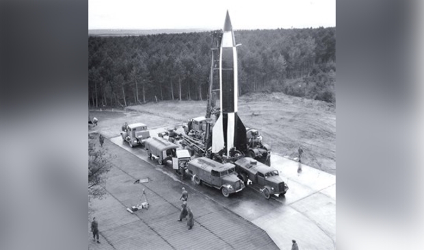 <p>Na de slag om Stalingrad wordt de A-4 raket het vergeldingswapen V-2.</p>