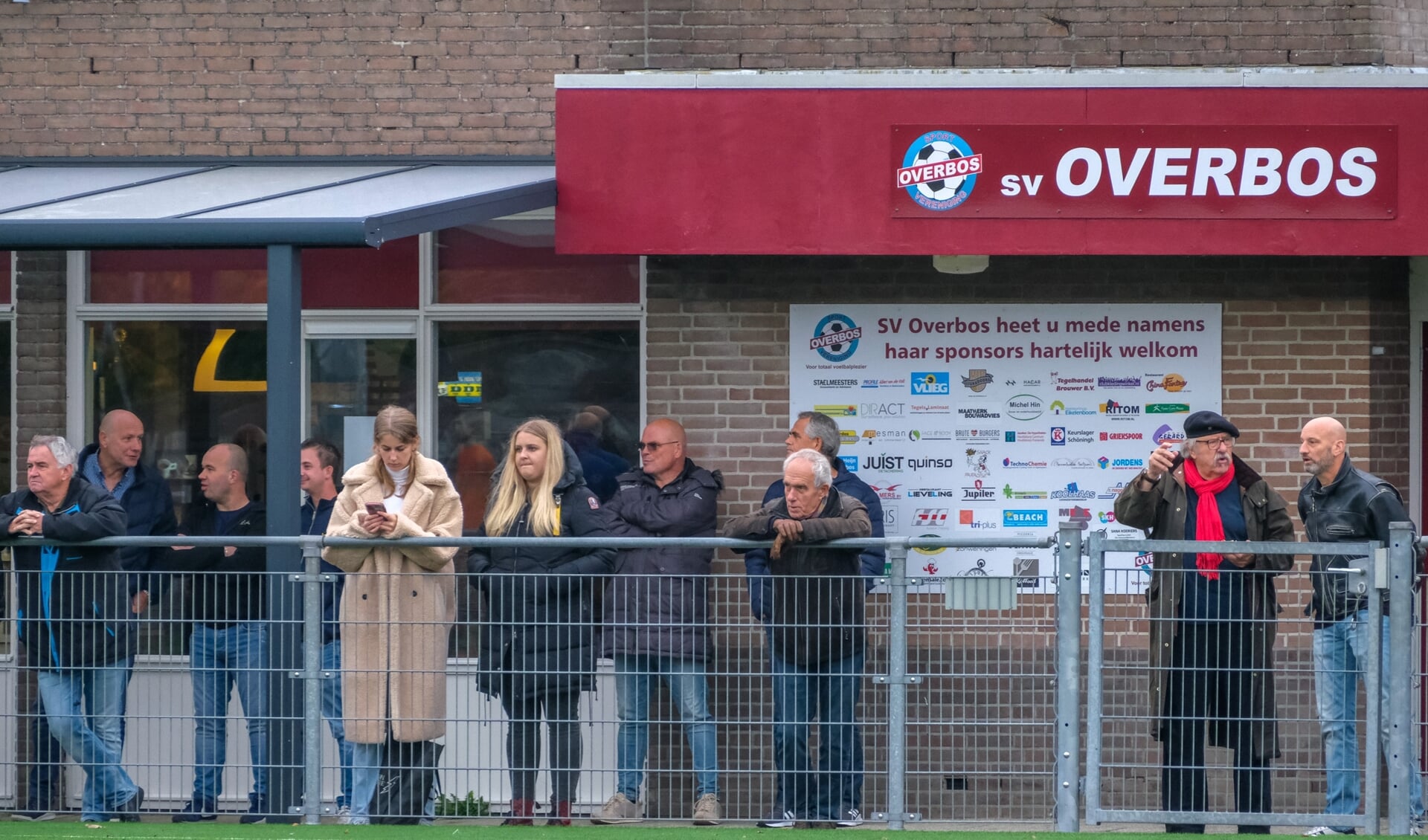 Het publiek tijdens Overbos - Vogelenzang kreeg afgelopen zaterdag heel wat doelpunten te zien: het werd 4 - 1. 
