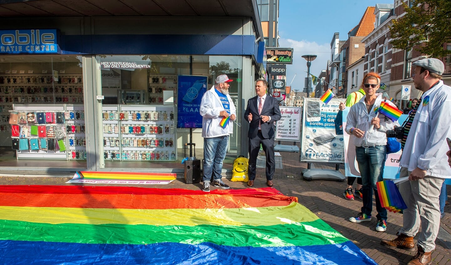 20211010 SA officiele opening regenboogoversteekplaats en Pride Walk 