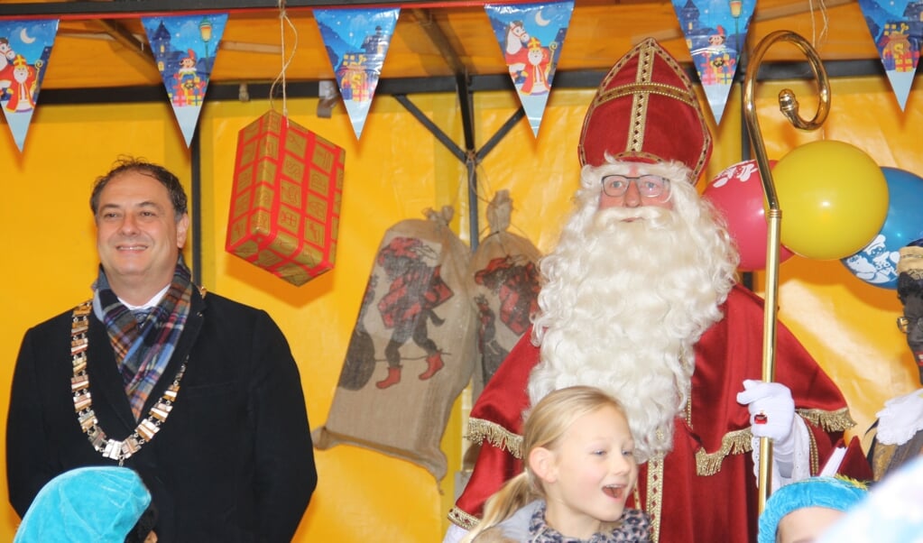 Misschien wordt Sinterklaas door de burgemeester ontvangen.