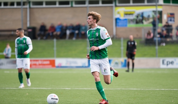 Dailey Groenewegen aan de bal namens VVOG tegen Ter Leede (foto: Jaap Hop)