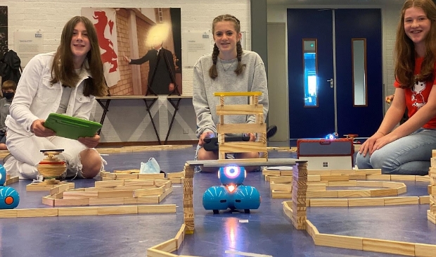 <p>RobotWise ontwikkelt en biedt interactieve les- en trainingsprogramma’s met sociale educatieve robots.</p>