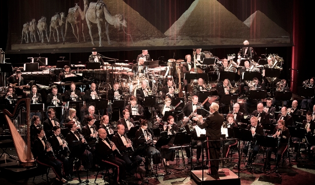 <p>Concertopstelling Koninklijke Militaire Kapel "Johan Willem Friso" onder leiding van chef dirigent Tijmen Botma.</p>