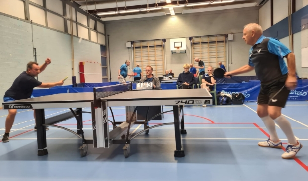 <p>Ladislav Prorok in zijn duel tegen Fedor Sikkes.</p>