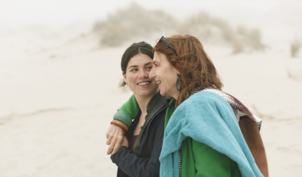 <p>In de film Drijfzand gaat het om de moeder-dochterrelatie, die koesterend of verstikkend kan zijn. </p>