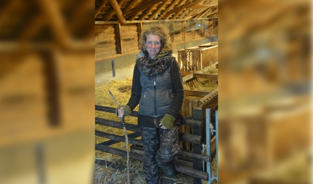 <p>Schaapherder Daphne van Zomeren is vier jaar actief bij de kudde Elspeter Heide.</p>