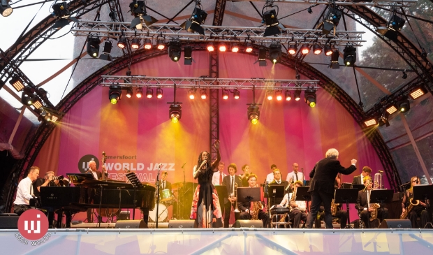 <p>Beets Meutgeert New Jazz Orchestra met Izaline Calister.</p>