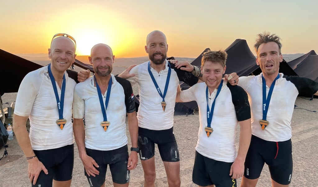 Myron Jacobs, Bart Eigenhuis, Sander Boon, Victor Adér en Bas van Veen volbrachten de 35ste Marathon des Sables. 