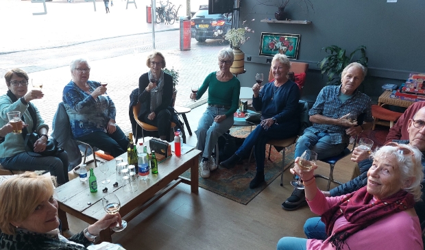 gezellig drankje doen na koor repetitie
