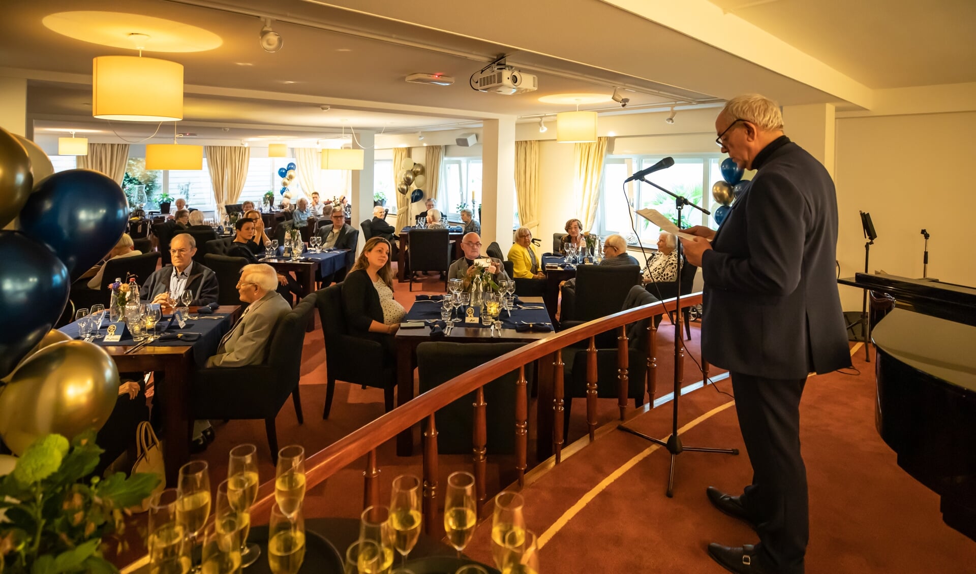 Na een toespraak, door Joke van ’t Klooster en Rob Kroes waarin de geschiedenis van Brandsen werd doorgenomen, volgde een champagne toost en opvolgend een diner.