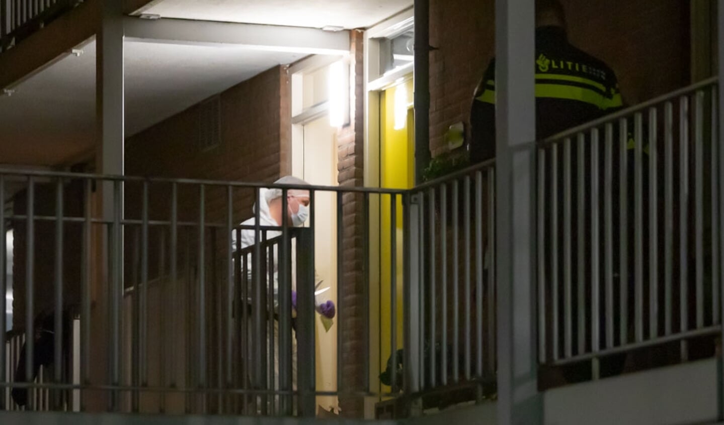 Nachtelijk forensisch onderzoek in woning in Baarn.