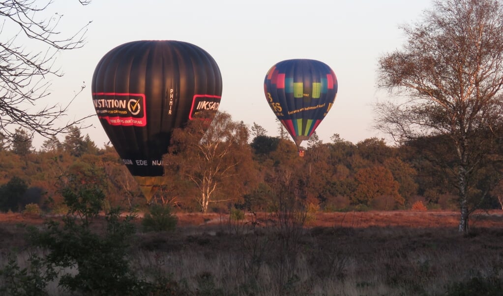 Het landen van 2 luchtballonnen