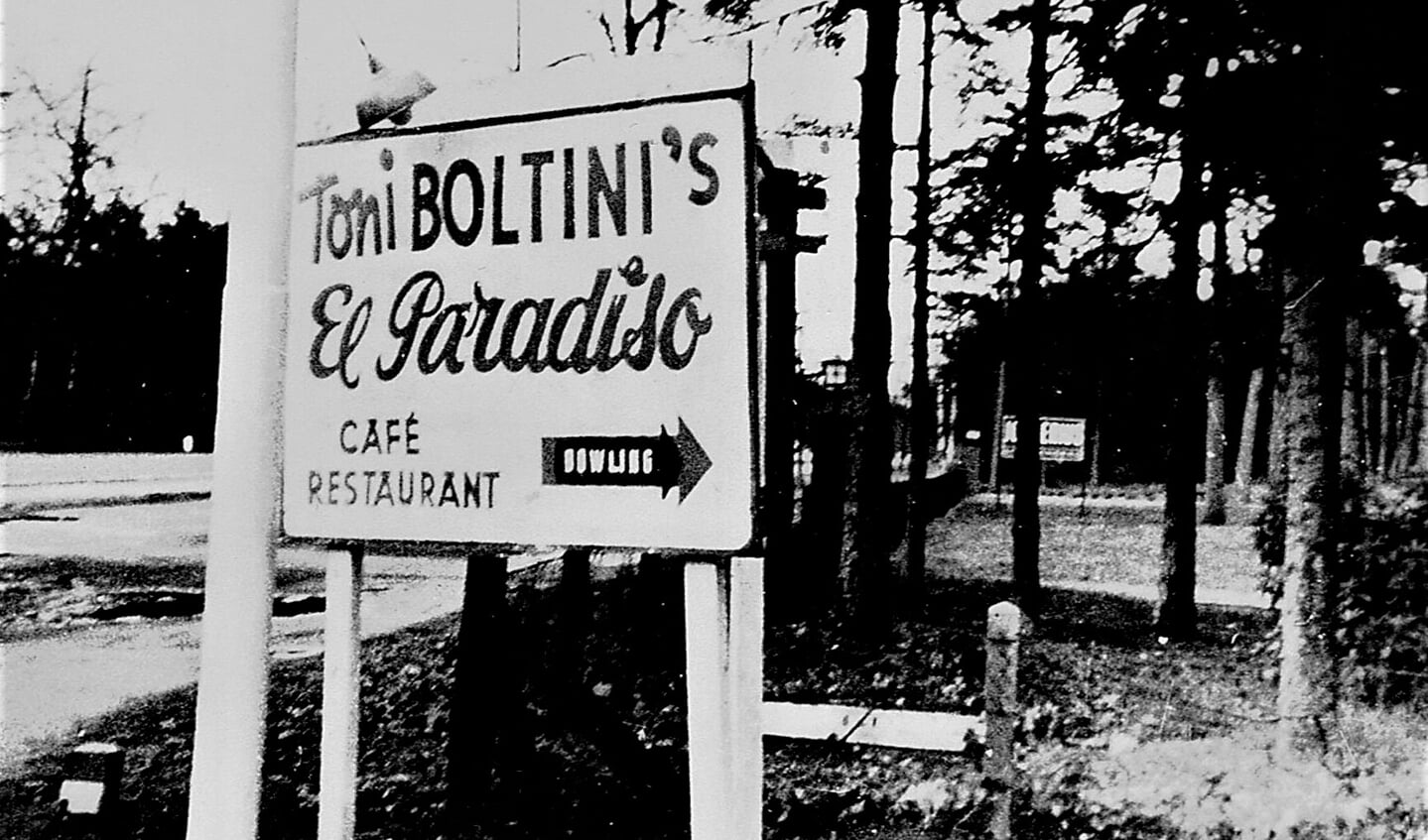 Het bord langs de Amersfoortsestraat dat de weg wees naar de in het bos
verscholen winterresidentie van Boltini.