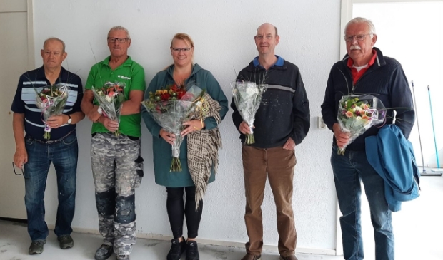 <p>Deze vrijwilligers vertegenwoordigen alle klussers van Present.</p>
