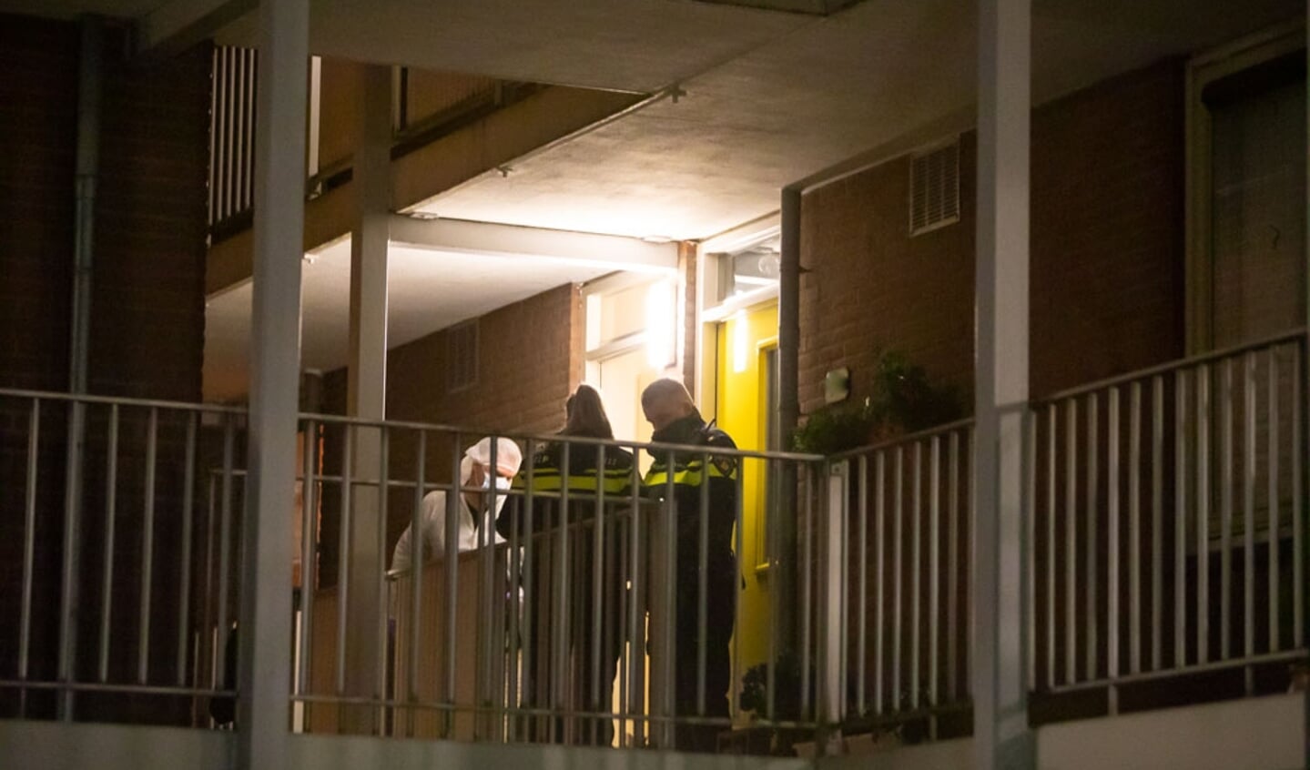 Nachtelijk forensisch onderzoek in woning in Baarn.
