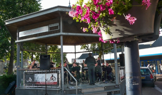 Triple B vanuit de muziektent in Bennekom