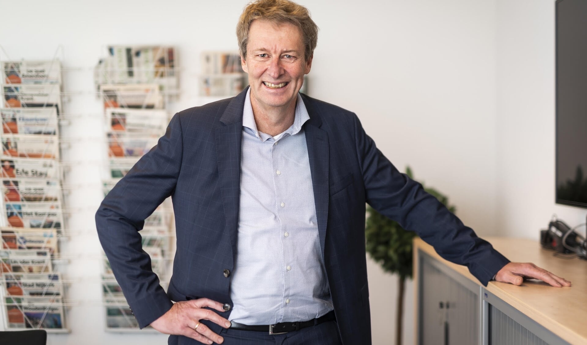 Algemeen directeur Jeroen Cnossen van BDU is blij met het cadeau van de koning.