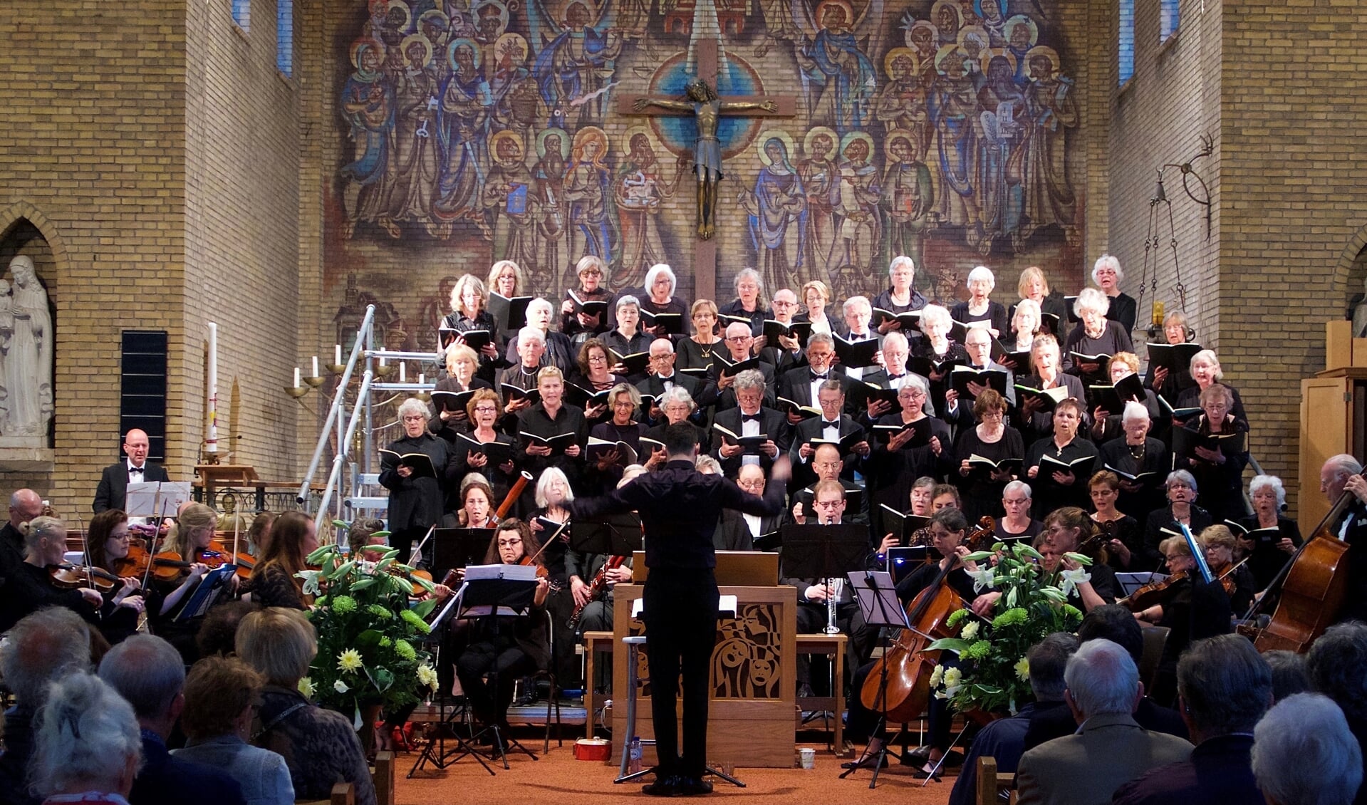 Concertkoor Baarn o.l.v. dirigent Anthony Scheffer voert Mozart's 'Requiem' uit in de Heilige Familiekerk te Soest