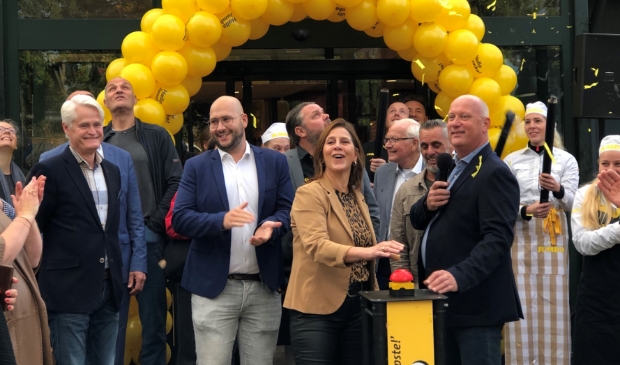 <p>Heropening Winkelcentrum De Dikke Boom door Frits van Eerd, bestuursvoorzitter van Jumbo </p>