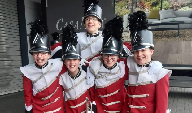 Leden van jeugdshowband IRENE