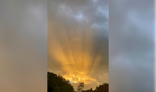 Stralende zonneharp boven de Achterdijk