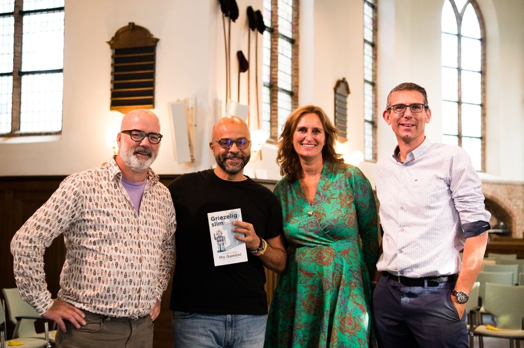 <p>v.l.n.r. Organisatie: Arno Koek (boekhandel Blokker), Mo Gawdat, Sonja Dippel (Dippel Coaching), Pieter Terpstra (Protestantse Gemeente Heemstede).</p>