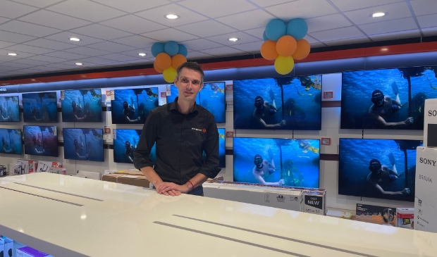 Ronny Looijenga is per 1 september franchisenemer van Expert Harderwijk en heeft als eerst het interieur aangepakt.