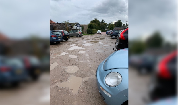 Parkeerplaats Kerkendriest na een flinke bui