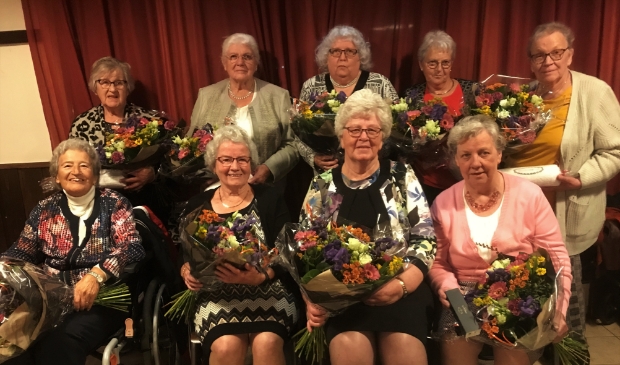Jubilaressen van Chr. Vrouwenbond "de Schakel"
