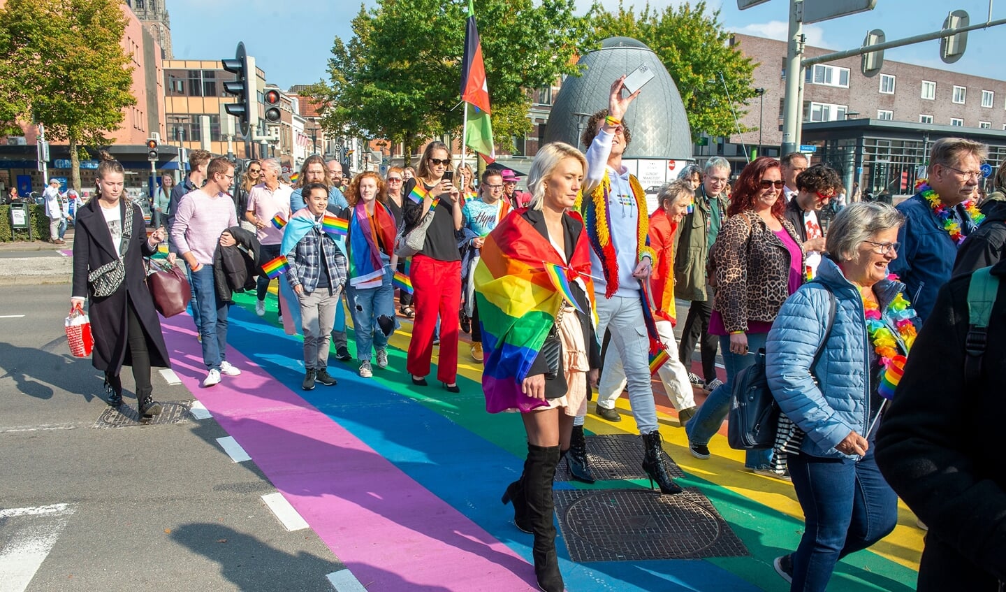 De Pridewalk werd druk bezocht.