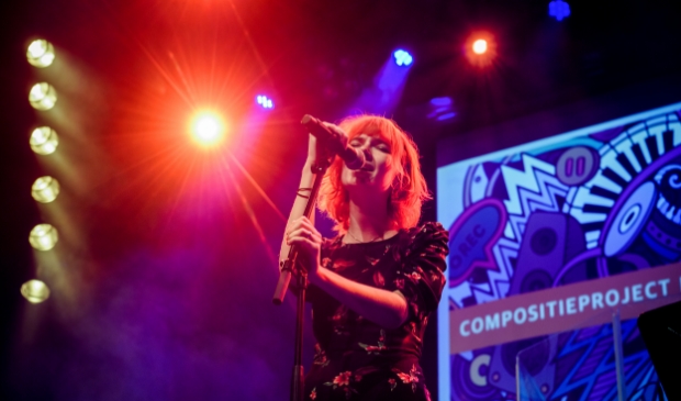 Talenten laten hun eigen composities horen tijdens het concert in Duycker.