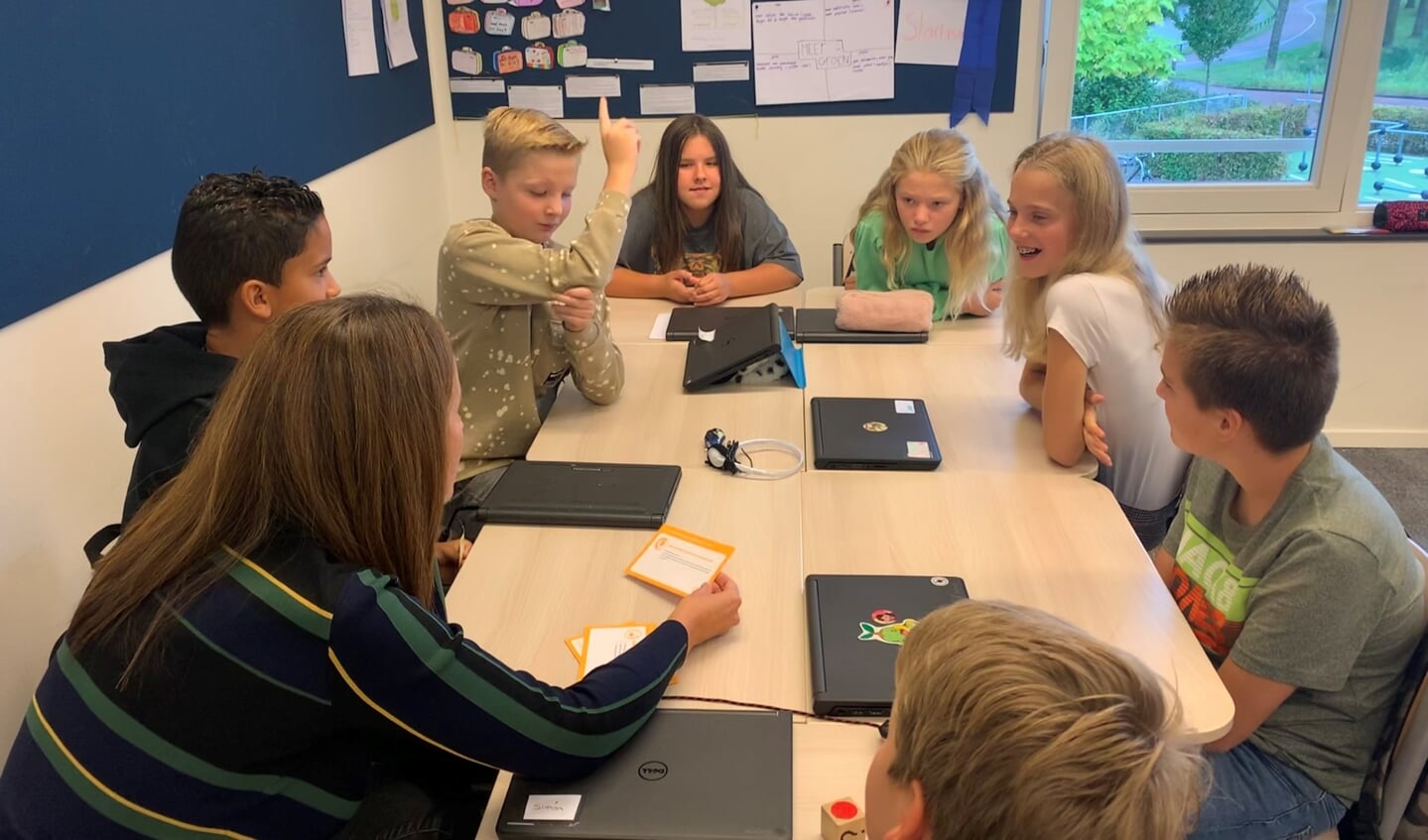 Leerlingen van basisschool Korenmaat deden heel actief mee aan de les over kinderrechten. Er zijn in totaal 54 kinderrechten, In Scherpenzeel bleek er echter nog eentje te zijn.