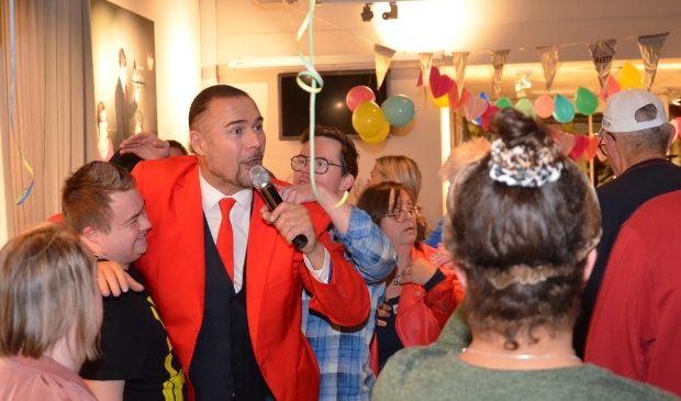Hello You viert feest !