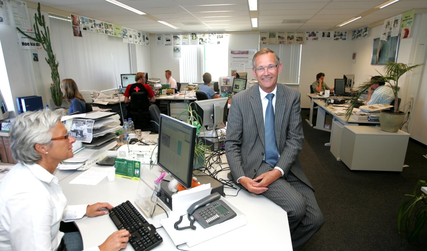 Jur van Ginkel in 2007 op de redactie van de Barneveldse Krant.