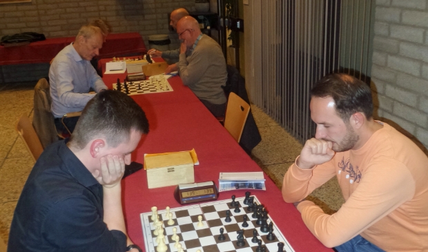 <p>Tim Evendijk (links) voert de lijst aan bij De Cirkel</p>