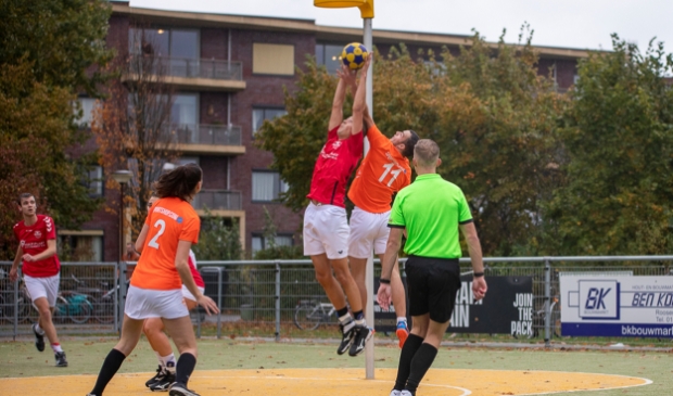 Robbert Bakker in een reboundduel