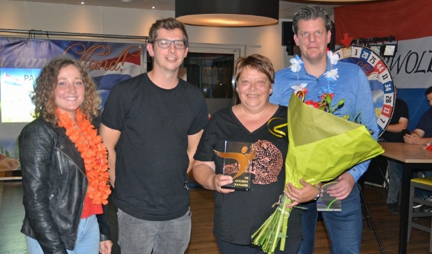 <p>V.l.n.r. Susanne Stange, Niels van Os, Gouden Kanarie Bea Pater en Jochem Schreurs.</p>